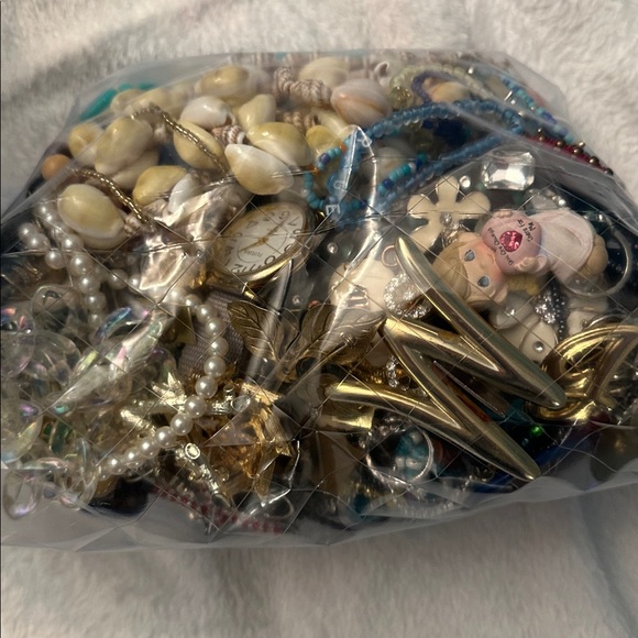 Assorted Women's Accessory Set - Picture 5 of 8